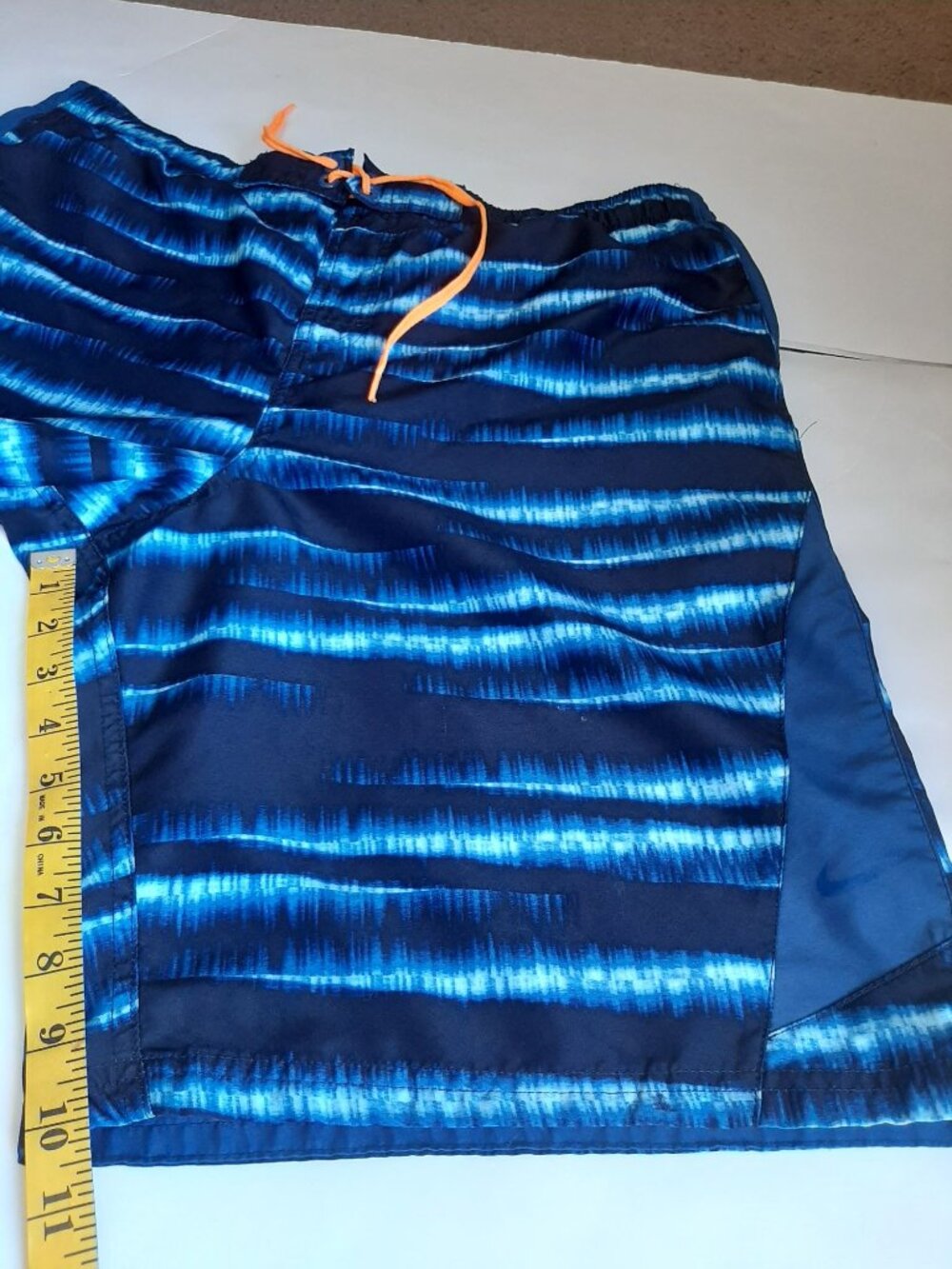 Nike Striped Tie-Dye Swim Trunks Size XL Pockets Lining  Beach Travel Summer - Picture 7 of 10